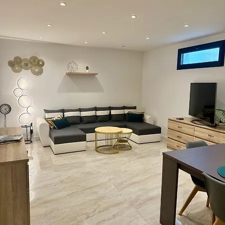 T2 Neuf Apartmán *